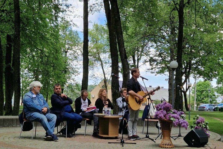 Poezijos pavasario šventė Švenčionių miesto parke