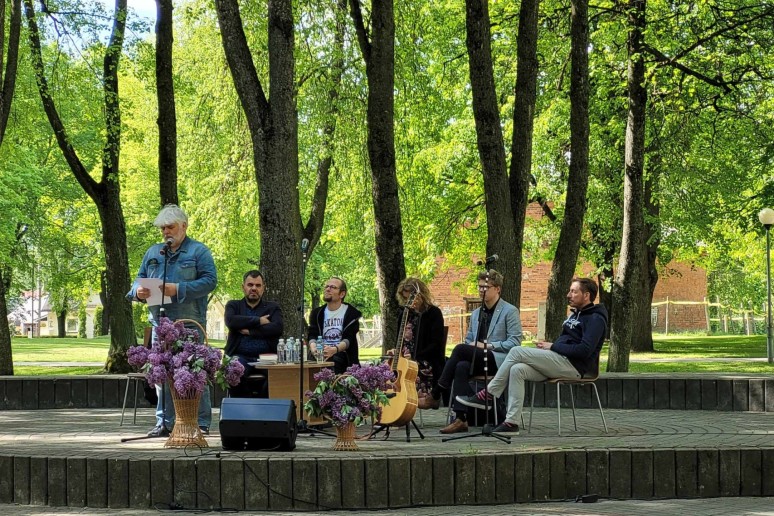 Poezijos pavasario šventė Švenčionių miesto parke