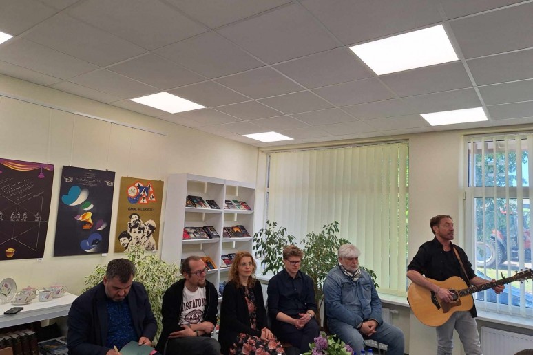 Poezijos pavasario šventė Švenčionėlių miesto bibliotekoje