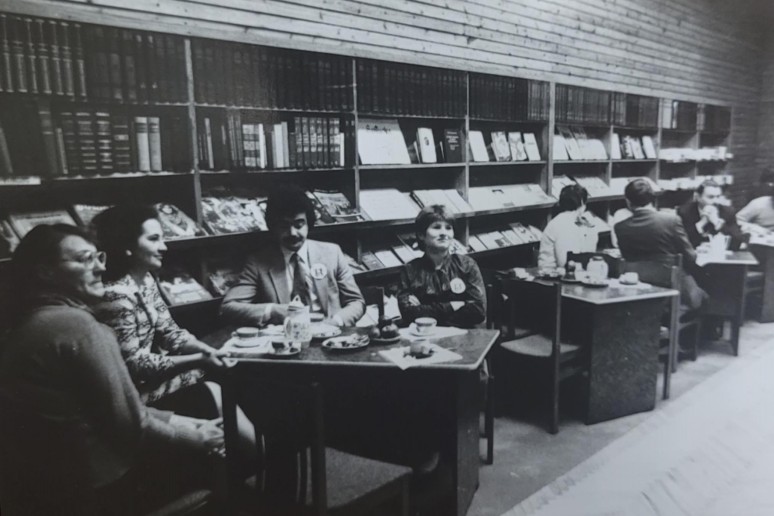 Bendras vakaronės „Šeima – visų pradžių pradžia“ salės vaizdas. Nuotrauka R. Grybausko 1986 m.