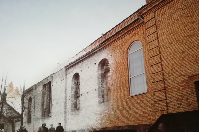 Bažnyčios šoninės sienos fragmentas.