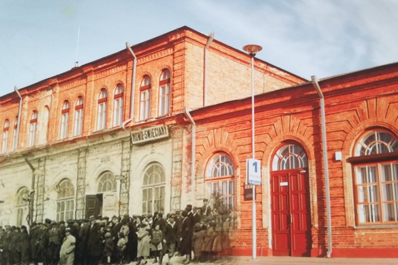 Švenčionėlių miesto geležinkelio stotis.